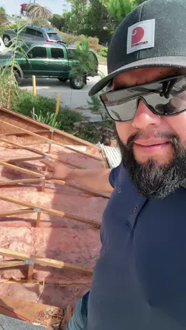 Habían visto esto antes yo sí pero en casitas para perros  nada más. #roofinglife #chicoruiz #roofing #armstrongroofinginc #learnmf 