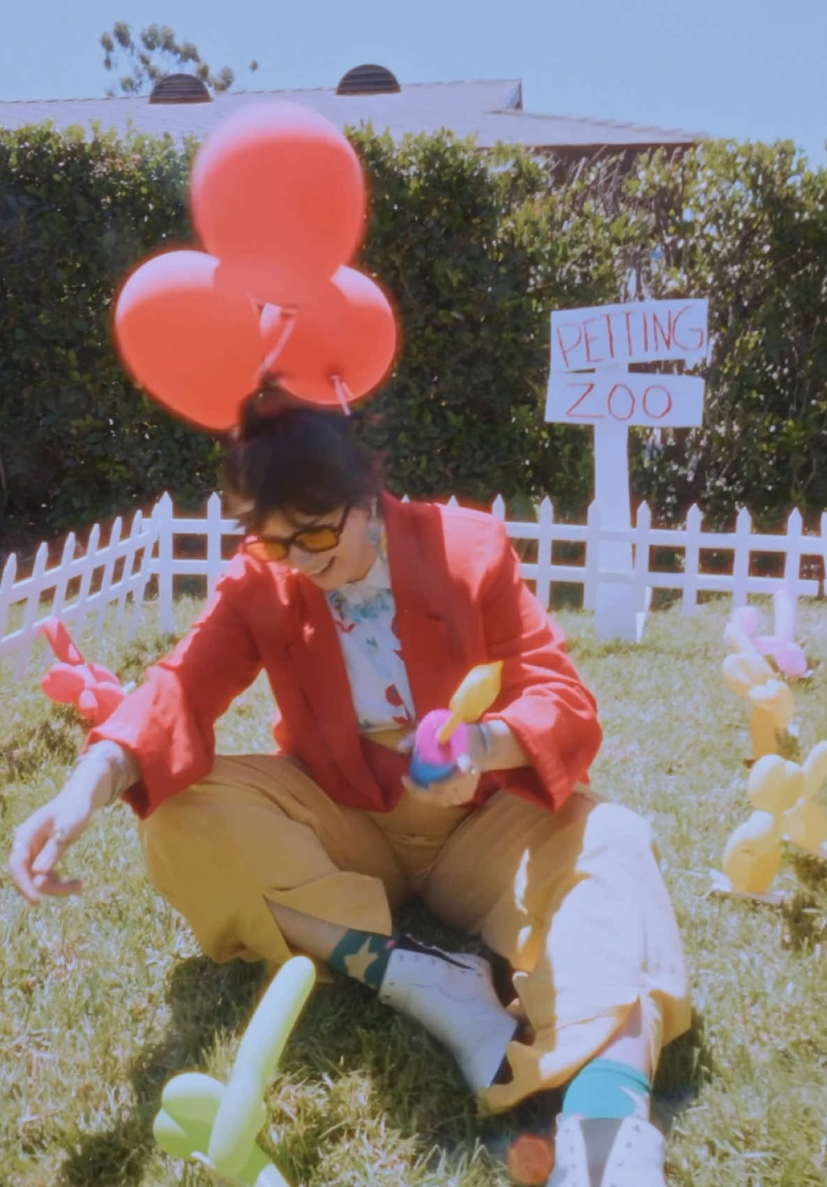 Job market so bad we’re opening a balloon dog petting zoo 🎈. We offer an array of sculptures such as short dogs, long dogs, dogs with long tails, dogs with long noses. Come on down and see what all the squeak is about!!  Video / voice over by @jerichopatrick  Creative direction / editing #bysarahsteelo  #balloontwisting #balloondog