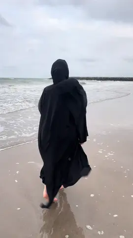 Effort should feel like a two-way street, not a solo journey.🤍#beachvibes #explore #foryoupagе #viralvideo #peacendlove 
