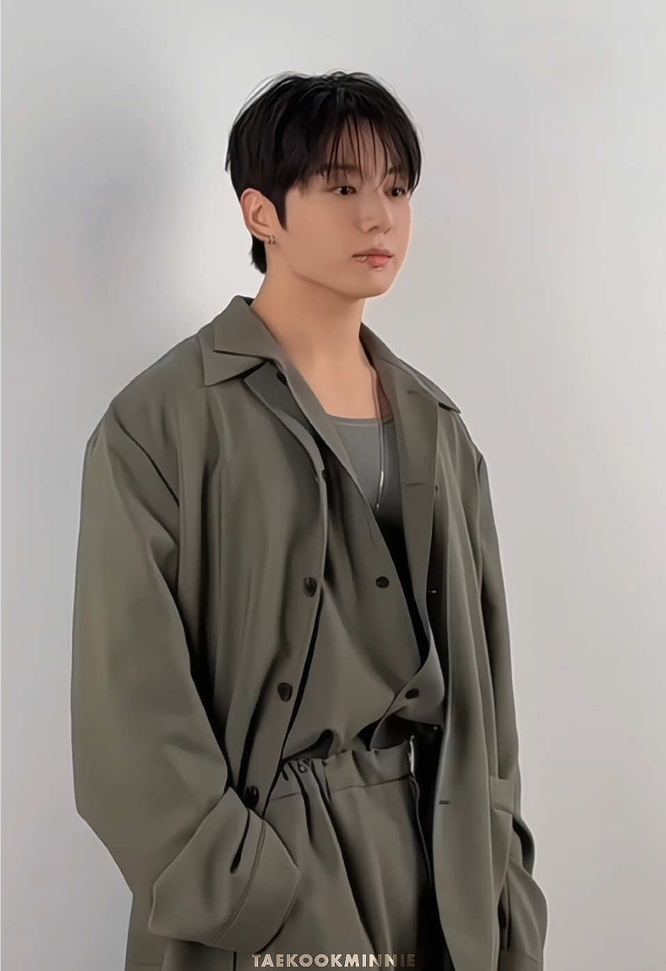 look at him🥹💜⭐️#jungkook #calvinklein #nyfw 