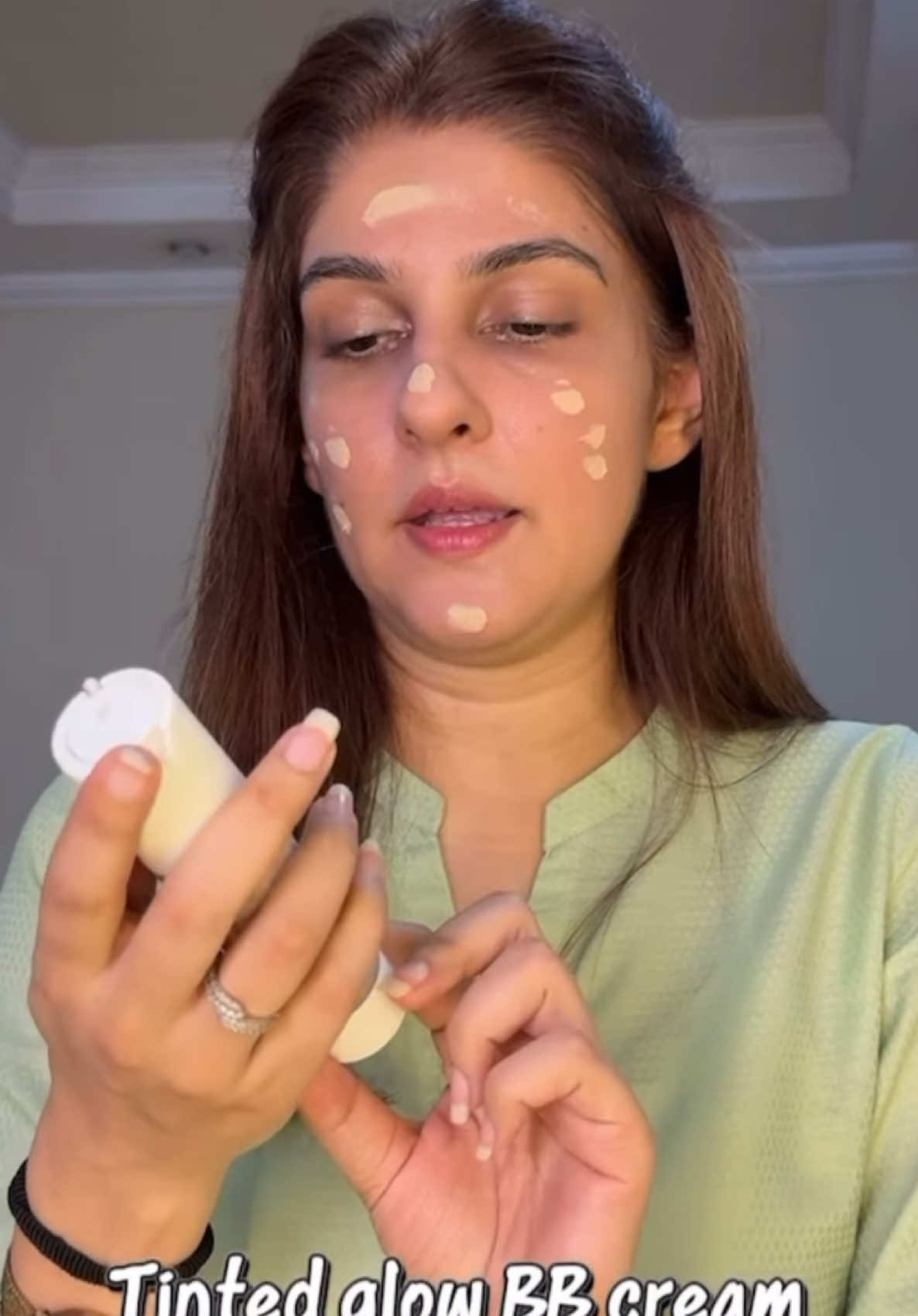 Momina Sundas doing makeup for clinic #mominasundas #grwm