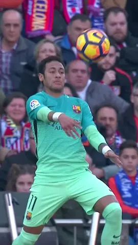 Matada de bola tá em dia? Diz aí, @neymarjr! ⚽️ #Neymar #Skills #Barcelona 