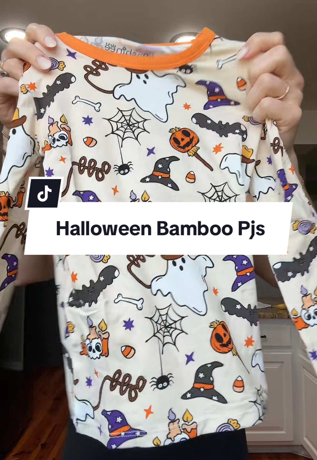 The cutest Halloween bamboo pjs #bamboopajamas #kidspajamas #kidsclothes #halloweenpajamas 