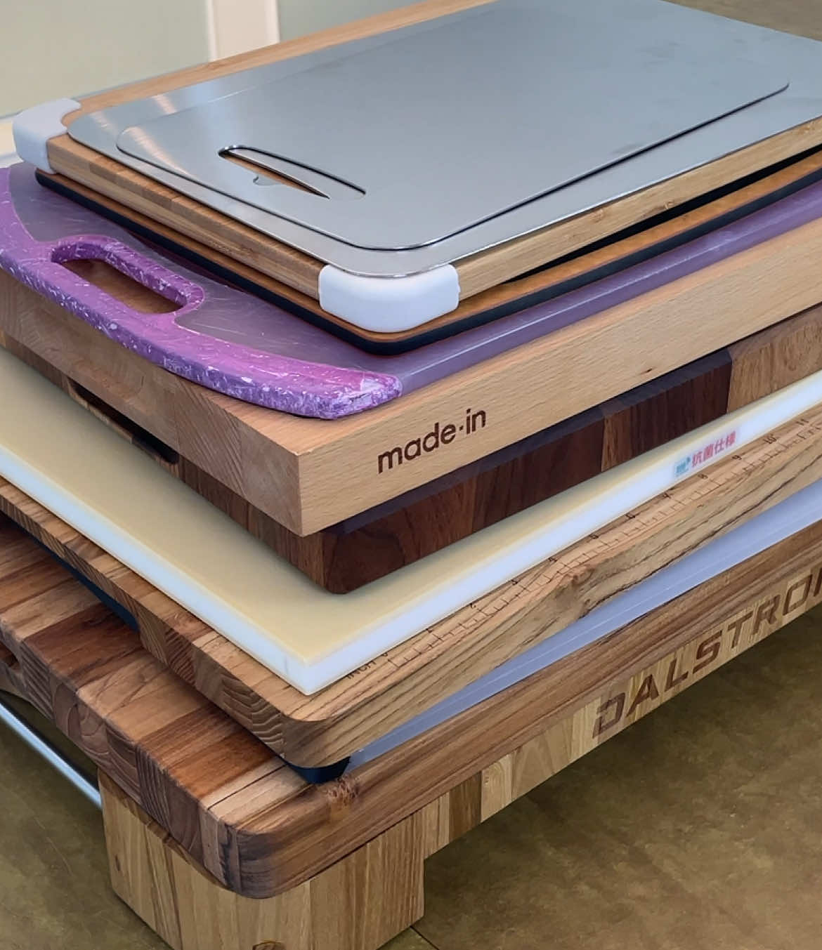 Best Cutting Board? Wood vs. Plastic vs. Bamboo vs. Titanium vs. Stainless Steel