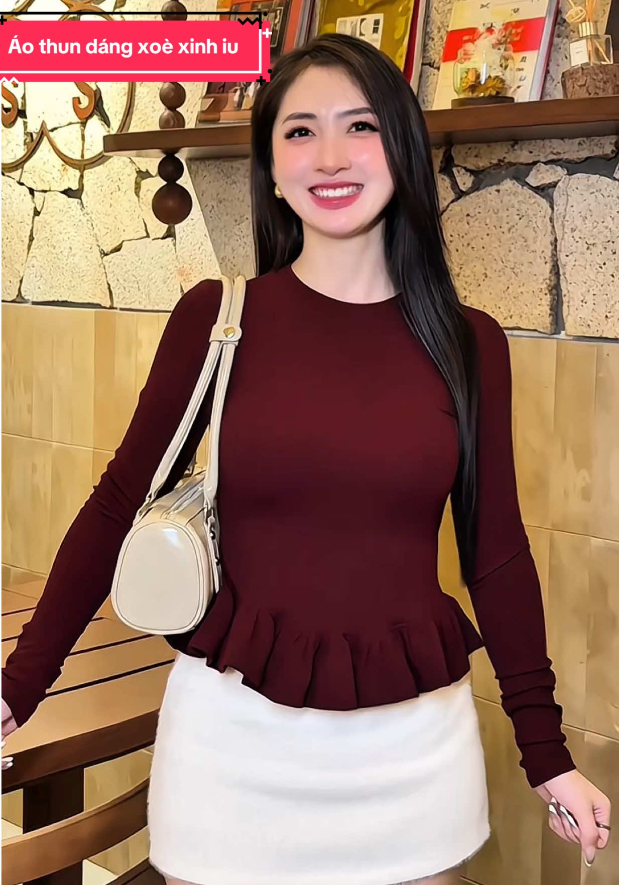 Áo thun thì k thể thiếu. Thun màu đẹp kiểu ôm viền bèo xinh lạ ntn thì càng phải có nha mấy bà#xuhuong #hanhbe992 #aonu #aodaitaynu #aothundaitaynu 
