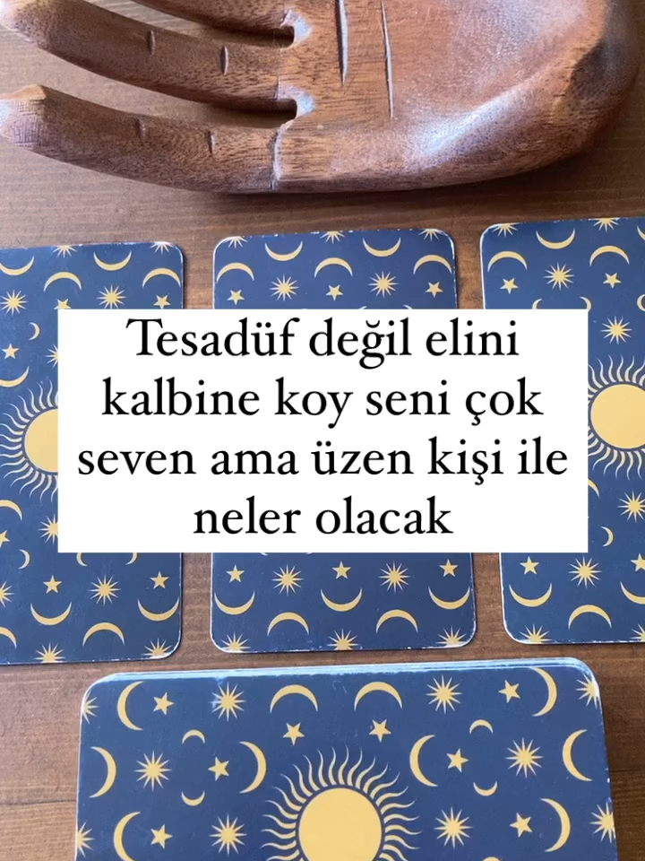 Enerji paylaştıkça çoğalır 💫🧚🏻‍♀️ Aklındaki kişiyle güzel giden bir ilişkiniz varmış ilişkinin ilk başları o senin peşinden koşmuş seninle olmak için uğraşmış sevgisini ilgisini sana kanıtlamış güvenini de kazanmış sende ona alışmış ve ondan emin olmussun. Lakin sonra o değişmeye başlamış.. Seni eskisi gibi önemsememeye saygısızlıklar yapmaya senin yapma dediğin şeyleri yapmaya yani lafını sözünü dinlememeye sanki ilişkisi yokmuş gibi ilişinin sorumluluk ve yükünü almamaya başlamış bu durum aranızda kavga tartışmaya sebep olmuş. Siz hep konuşarak sorunları çözmeye çalışmışsınız.. Ama nafile daha da kötü olmuş ben değişmedim sen artık değiştin tuhaf huyların var kıskançlılıkların olayları sürekli büyütüyorsun diyip kavga tartışma çıkartıyorsun demiş sana sürekli hatalarını kabullenip konuyu çözmek yerine. Ama hep yanlış anlaşıldınız üzüldünüz kırıldınız evet onun hala size olan sevgisini hissediyorsunuz ama bunu size şuan göstermiyor mahrum bırakıyor çoğu kişi durum böyle olunca aranıza sessizlik mesafe veya direk ayrılık ile sonuç almış olabilir konu son noktaya gelmiş çünkü. Artık gücünüz kalmamış tüm yük sizin üzerinizde ve de çabalarınızın karşılığını alamıyorsunuz tam vazgeçtiğiniz an da ise bu ilişkiye yeni bir güneş gün doğacak partner adayınız sizin değerinizi kıymetinizi bu olay sayesinde anlayacak ve size geri dönecek. Mesaj atabilir yada arayabilir sizi aynı şehirde olanlar için yüz yüze konuşma gözüküyor farklı şehirde olanlar için ise uzun uzaya bir telefon konuşması olacak sorunlarınızı da çözeceksiniz ve bu ilişki yeniden sağlıklı bir olacak şekilde yeminden başlayacak gönlünüzü alacak. Mesajı kabul etmek ve hayatına çekmek için beğen ve yorum yap 💫🔮 💁🏻‍♀️ Bu arada eğer artık beklemekten yorulduysan, daha fazla bekleyemem diyorsan, 4 gece içerisinde kesin ve olumlu sonuç veren Geri döndürme ve Bağlama Ritüelim için benimle DM üzerinden iletişime geçebilirsiniz 🌞 #tarotokuyucusu #aklımdakikişitarotkeşfet #ilişkişifalandırma #tarotdanışmanlığı #spiritüeldanışmanlık #falcinizazraa #aklımdakikişi #erildişilkonuşturma #astrolojiyorumu #tarotokuma #erilenerjini #ilişkikoçluğu #danışmanlık #ritüellerr #kahvefalı #tarotaçılımı #tarotfalı #almanyadakiturkler #almanya #falci