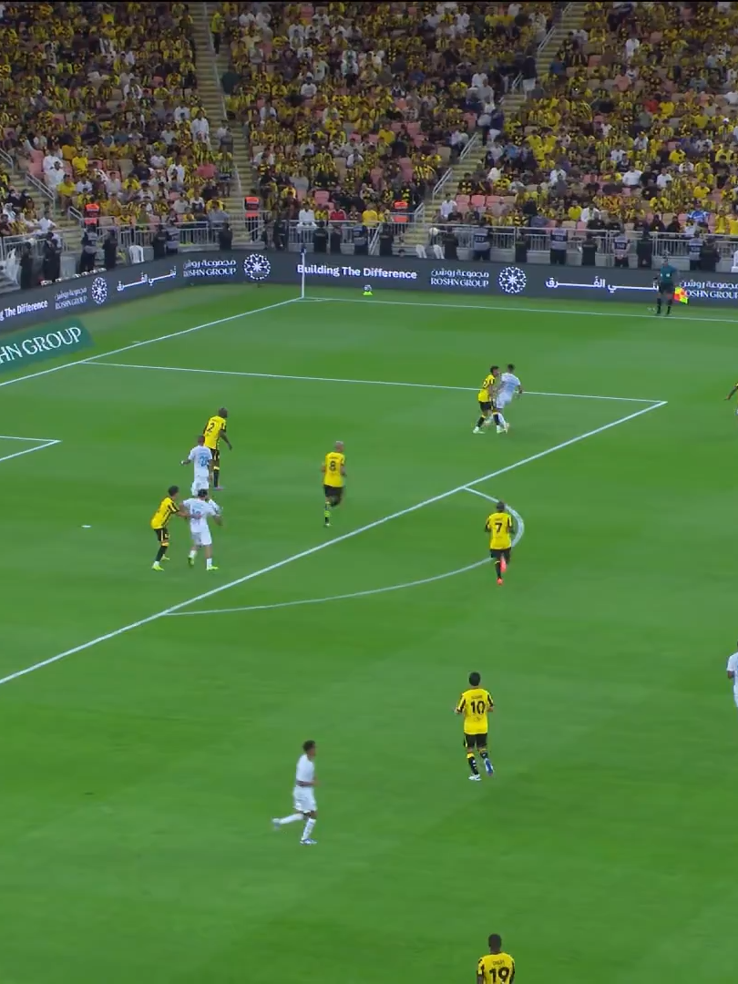 طرد مراد باتنا لاعب الفتح بعد حصوله على البطاقة الصفراء الثانية #الشرق_رياضة #شبكة_الشرق
