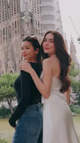 Barcelona, we’re finally here 🤍✨ Can’t wait to meet all of you and share this special moment together. #EnglotInfinity #barcelona  #ENGLOTinfinityTourinEUROPE25 #อิงฟ้ามหาชน #EngfaWaraha    