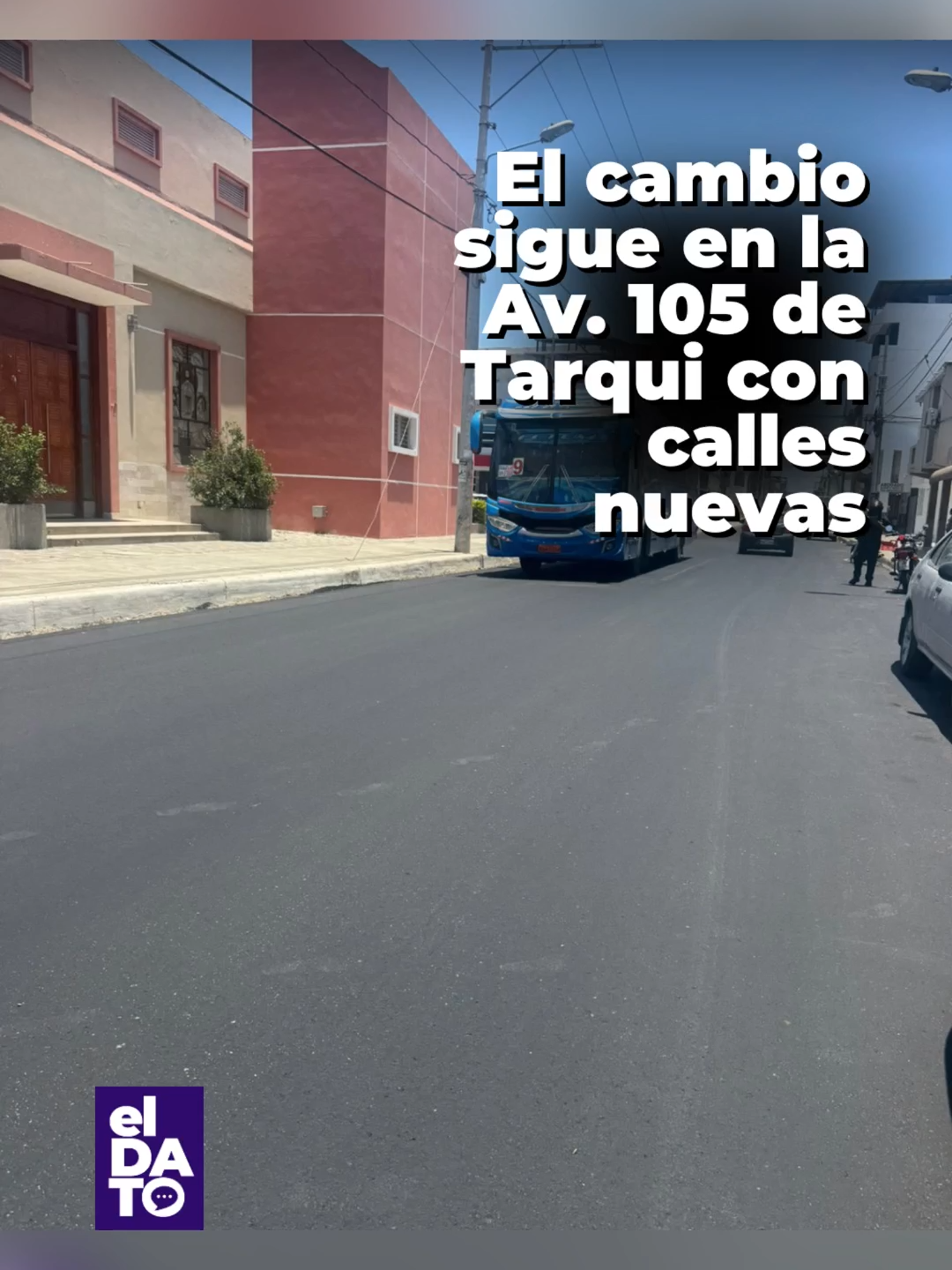 Desde el semáforo de la 105, hasta más adelante de Chavecito, la alcaldía de Marciana Valdivieso ya terminó de colocar el asfalto que hacía falta luego de haber realizado el ducto cajón para las aguas lluvias en invierno y la renovación sanitaria. Un verdadero cambio que hace honor a la frase: “primero las medias, luego los zapatos”, un juego de palabras que utilizaba Agustín Intriago y ahora Marciana Valdivieso, para hacer referencia a que primero hay que realizar la obra hidrosanitaria debajo de la tierra, para después colocar asfalto, aceras y bordillos. #Manta #AlcaldiaManta #70k #Marciana #Tarqui