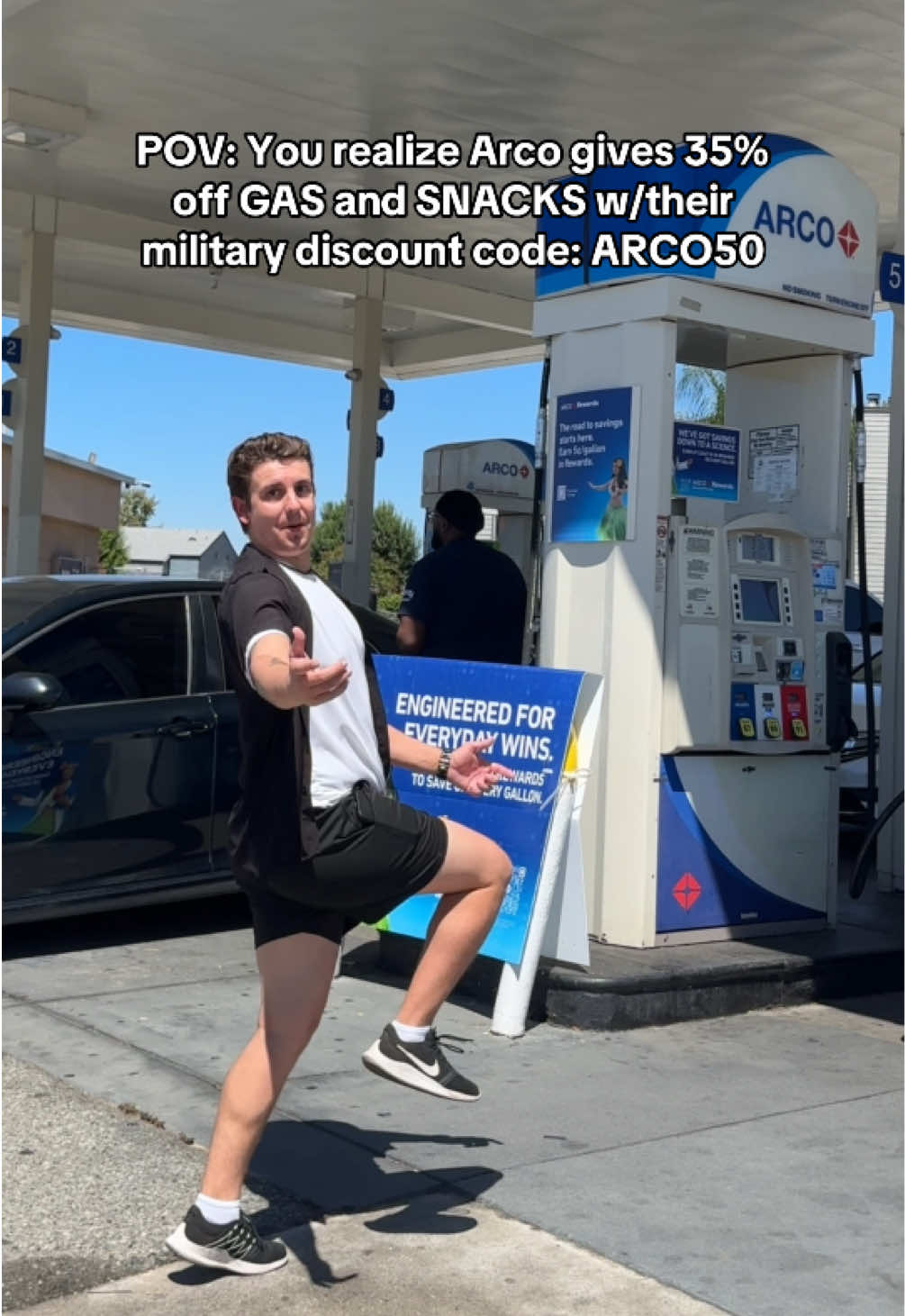 35% off gas?!?!?! ⛽️ Valid for Valor App users in San Diego, CA 🙌🏻🙌🏻 #military #militaryspouse #gasstation #arco #valorapp 