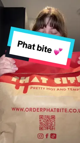 Trying @PhatBiteClacton 🍔 messy and delicious, didn’t skimp on the cheese sauce 👌🏻 #fyp #dishupdinnerwithme #takeaway #justeat #cheeseburger 