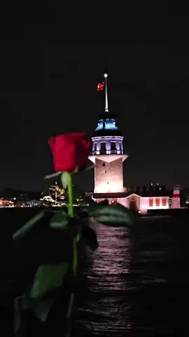 23:10 ' da canlı yayın 🫶Konuşmuyor, anlatmıyor diye hissetmiyor sanmayın. Kimisi içine atar çığlıklarını...✏️Cemal Süreya 