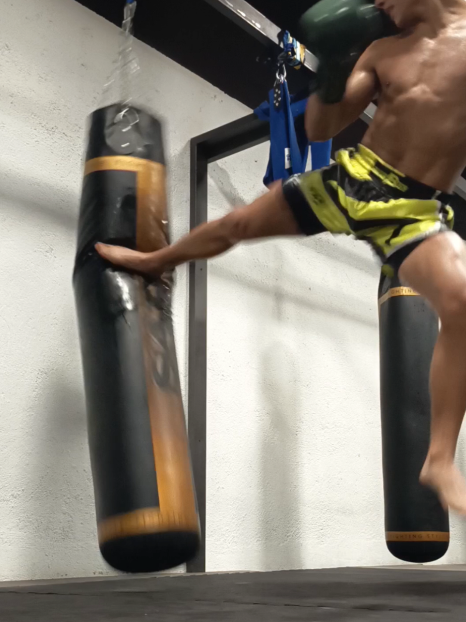 everyday💣 #muaythai  #kickboxing #fighter #bagwork #roma 