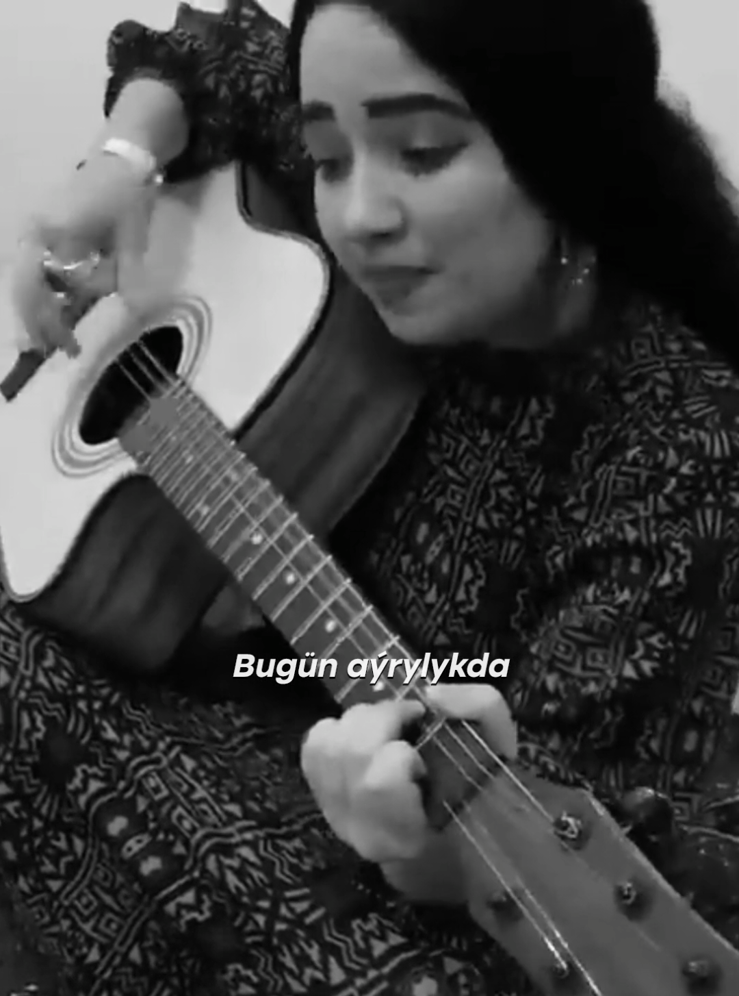 Gyzy tanaýanlar bamy 🤔 #hissiz_media #gitara #siyahekranlyrics #keşfetbeniöneçıkart 