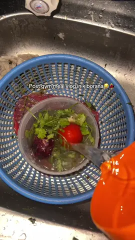 Today’s meal :Carbs: 1 cupRice & 1 small viazi ,Protein: 1Eggs + 1 glass Powder milk ,Healthy fats: 1/2 Avocado + 1 tablespoon oil  Fiber & vitamins: small piece Cucumber + 1tomato + 1onion +1garlic + small dania Hydration:water  . . . . . #fyp #somalitiktok #viral #viral_video #foryou 