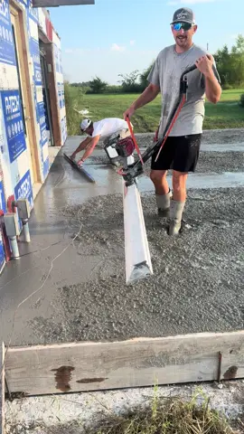 @MBW-INC screed demon vs screeding by hand. #concrete #construction  