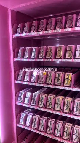 Would you grab lashes from a vending machine? 😱😍💖 #sacramentolashes #sacramento #LanguageLearning #beautybusinesss #lashes 
