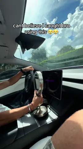 using a mirror to see your blind spots 😭  #mirror #car #tesla 