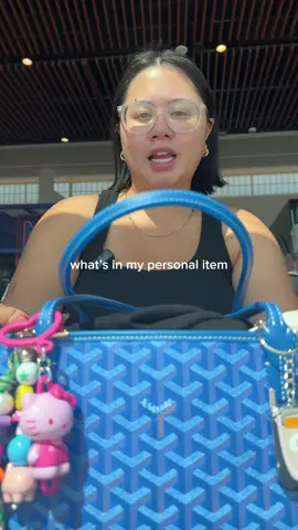 What’s in my personal item for flights!! A whole lot of snacks and lip products basically LOL #whatsinmybag #whatsinmypurse #whatsinmycarryon  @Glossier @BAGGU @Diorbeauty @Bose @KREWE @Le Specs 