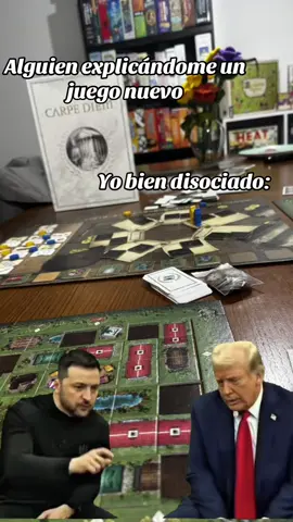 Cuando alguien te explica el juego y tú intentas prestar atención… pero tu mente ya está en otro universo, pensando en estrategias imposibles, fichas que no existen o la pizza que vas a pedir después 😅🎲  ¿Con cuál juego les ha pasado? 👀 #JuegosDeMesa #BoardGames #MeepleandoJuntos #CarpeDiem #paratiiiiiiiiiiiiiiiiiiiiiiiiiiiiiii 