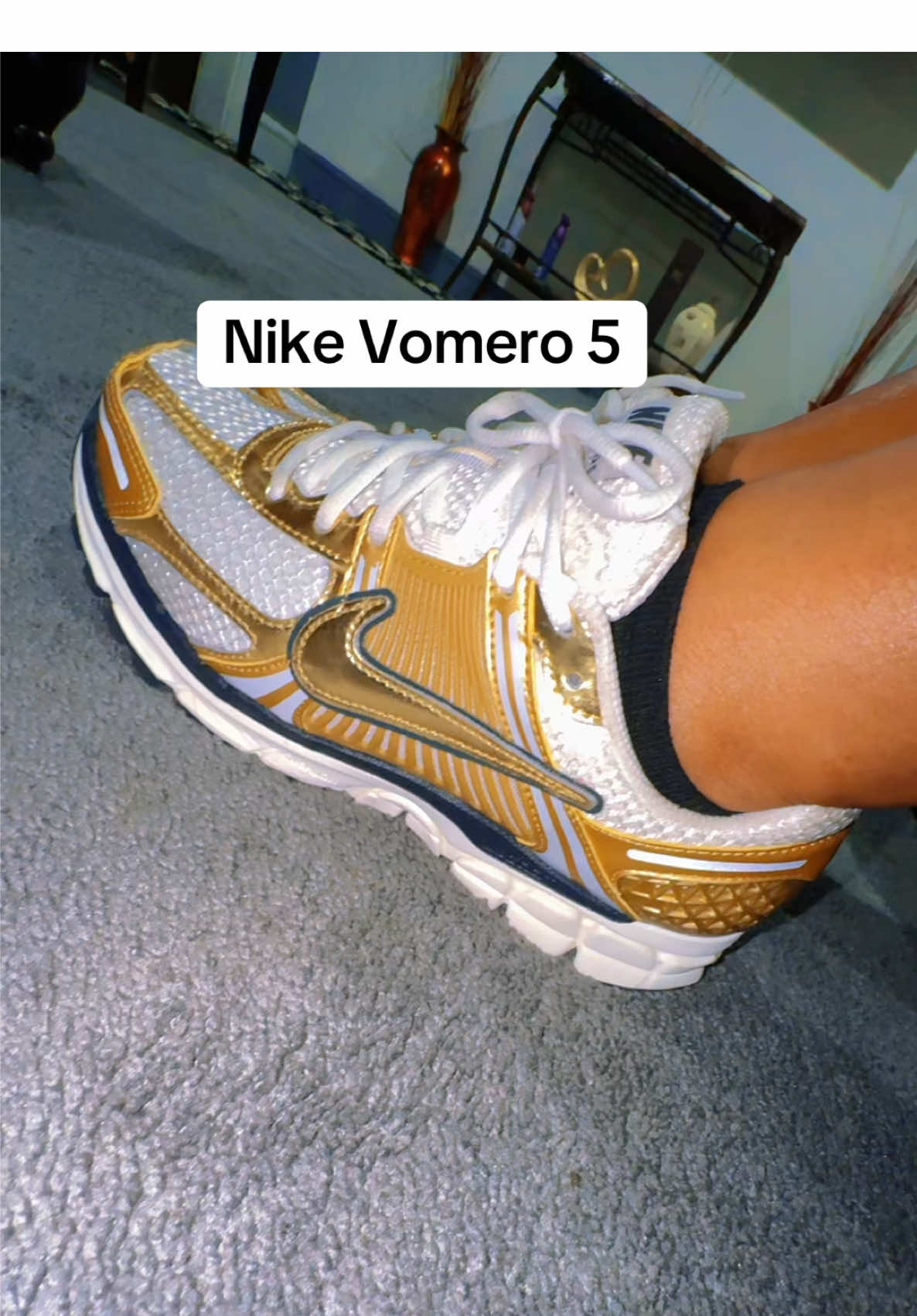 Iykyk i love gold! These my favorite shoes😍 click the link and get u a pair #nikevomero5 #gold #fyp #foryoupage 