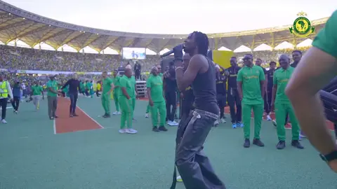 #Hussein shabalala15 na Msanii Dvoice wakiqanda💚🖤💛⚽🏆🔨🔨