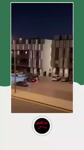 شرطة منطقة الرياض تباشر - في حينه - واقعة اعتداء أشخاص على آخر ومحاولة إركابه بالقوة في إحدى المركبات، 👈@arresteed.ksa 
