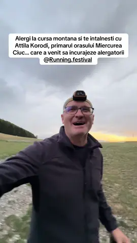 Alergi la cursa montana si te intalnesti cu Attila Korodi, primarul orasului Miercurea Ciuc… care a venit sa incurajeze alergatorii @Running.festival #alergare #Running #miercureaciuc #csikszereda 
