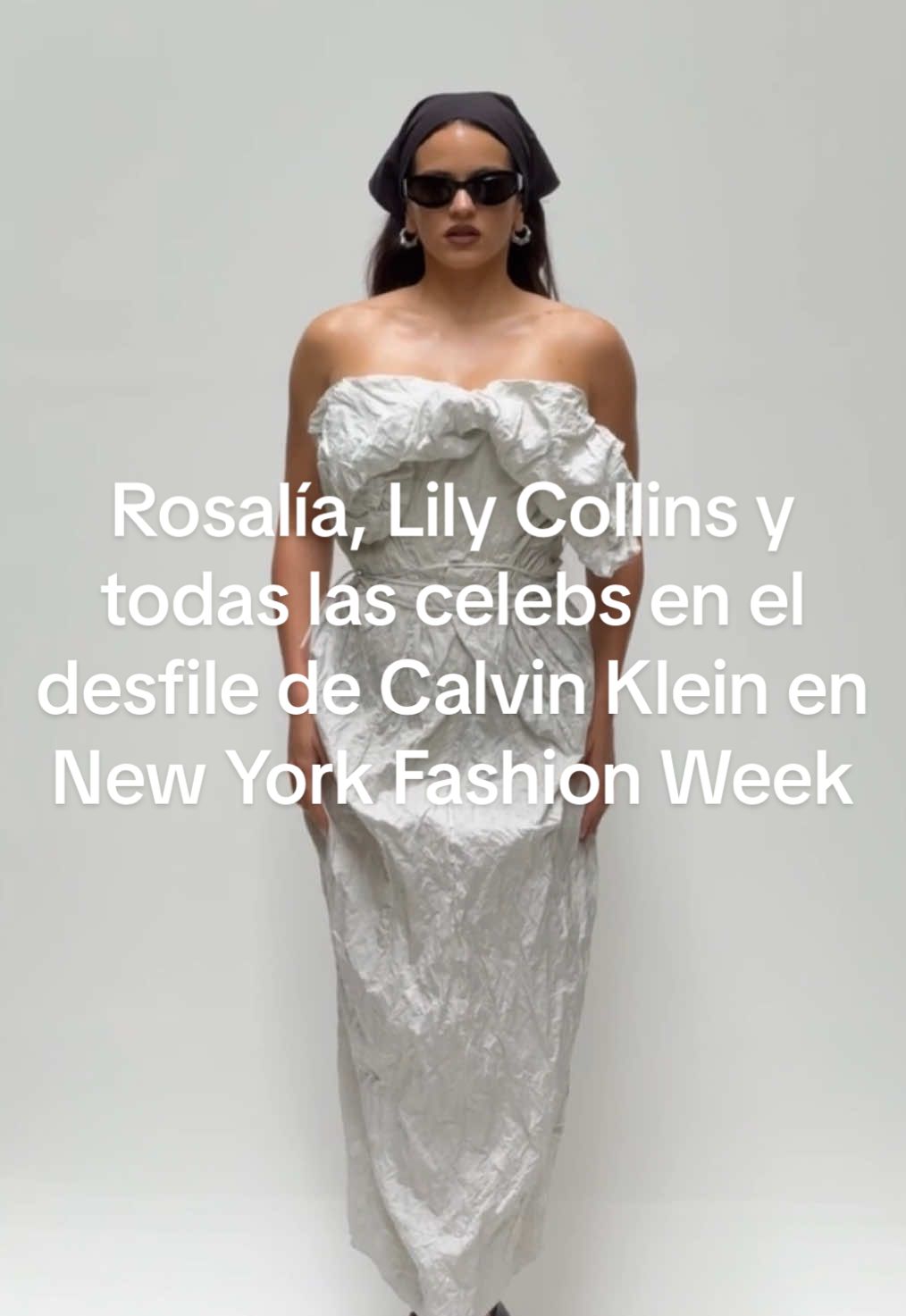 Hoy se llevó a cabo el desfile de #CalvinKlein en #NYFW y entre las #celebrities invitadas estuvieron #Rosalia, #LilyCollins, Emily Ratajkowski y más. 