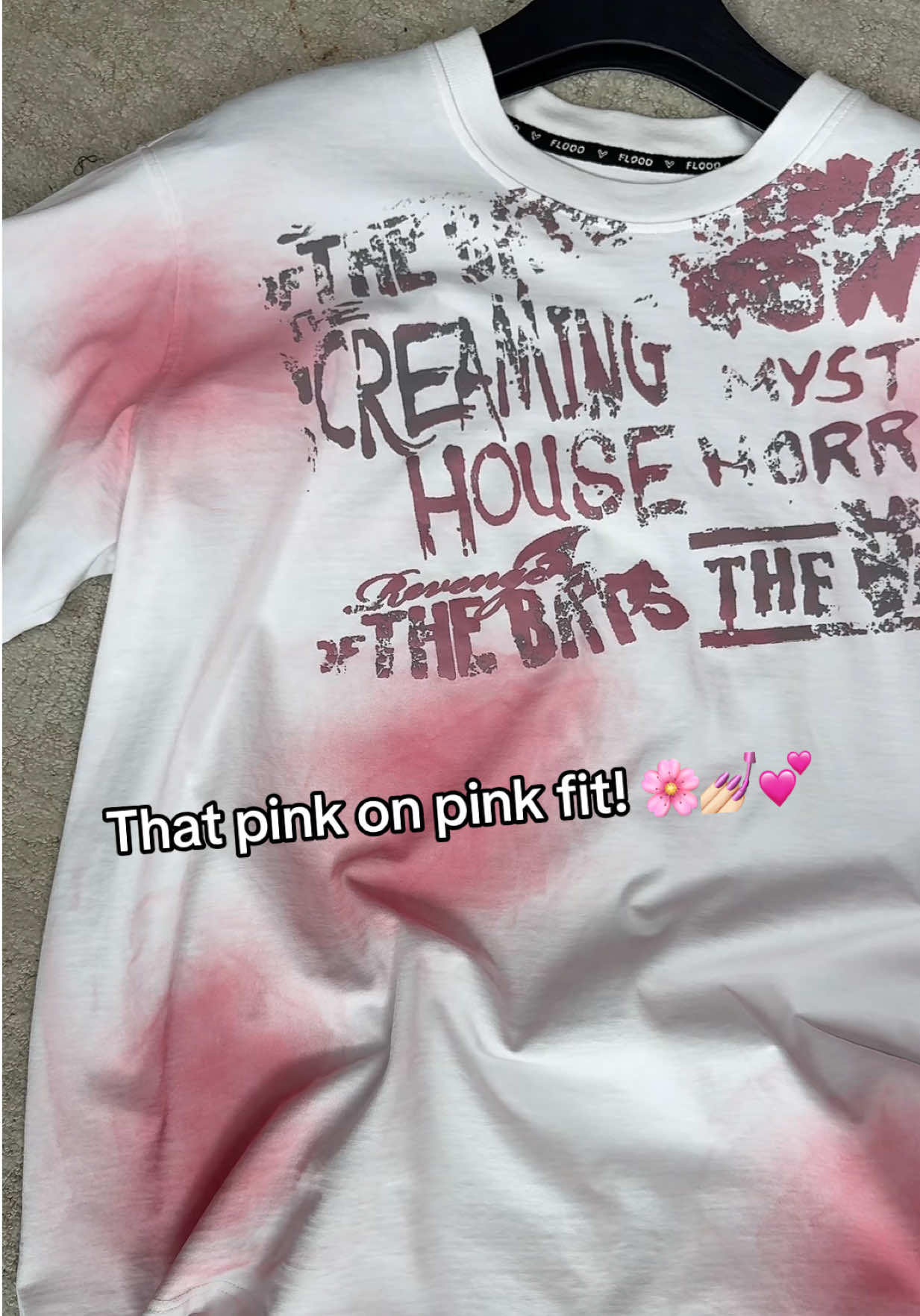 Pink graphic oversized tee with our baggy pink sweatpants ughh a combo the girls love! 😩💅🏻 
