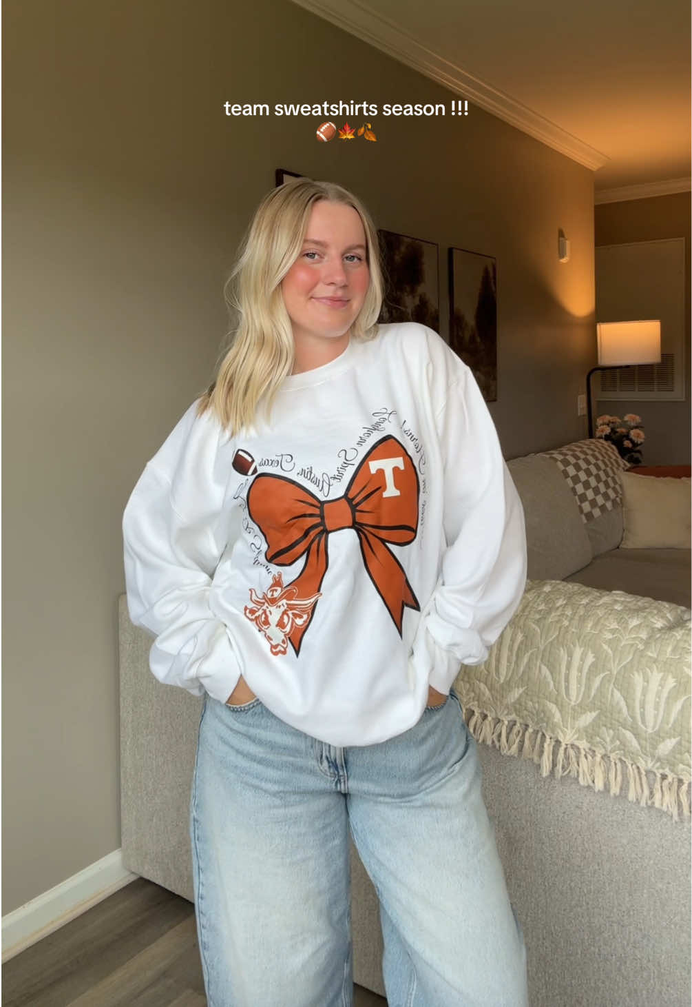 How fun is this?!🏈🥹🍂 #footballsweatshirt #womensfashion #falloutfits #fallsweatshirt 