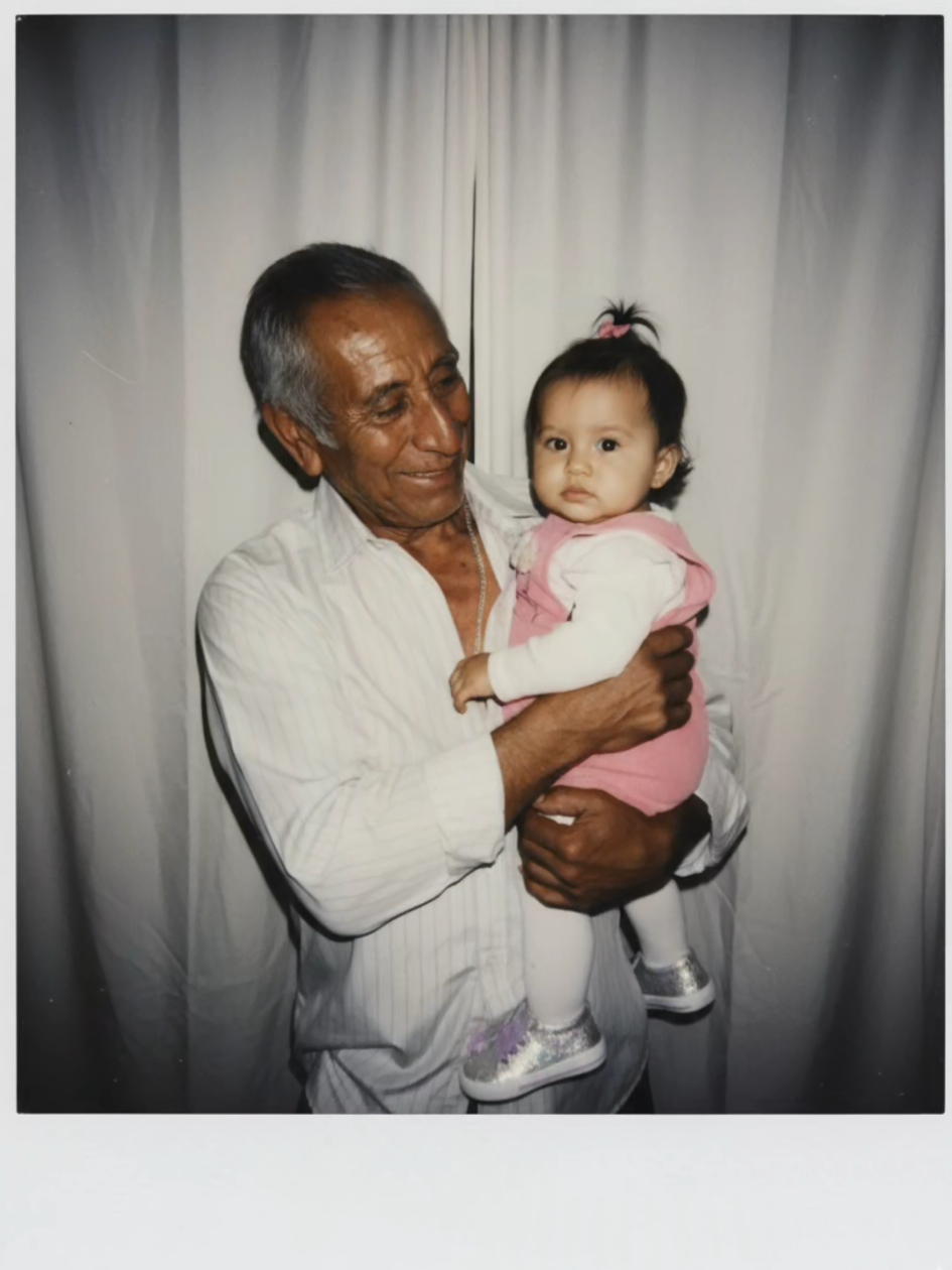 Yo solo quería ver a mi abuelo abrazando a mi bebé 🥺🩷❤️🕊️ Te amo inteligencia artificial #recuerdos #alanitademicorazón💞 #inteligenciaartificial #abuelosynietos #gemini 