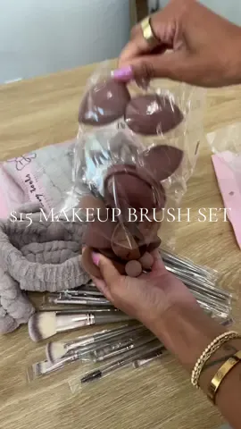 Stock up now — this entire makeup set is less than $15! 🎁  #MakeupTok #GiftIdeas #BeautyFinds #beautydeals #makeuptools 