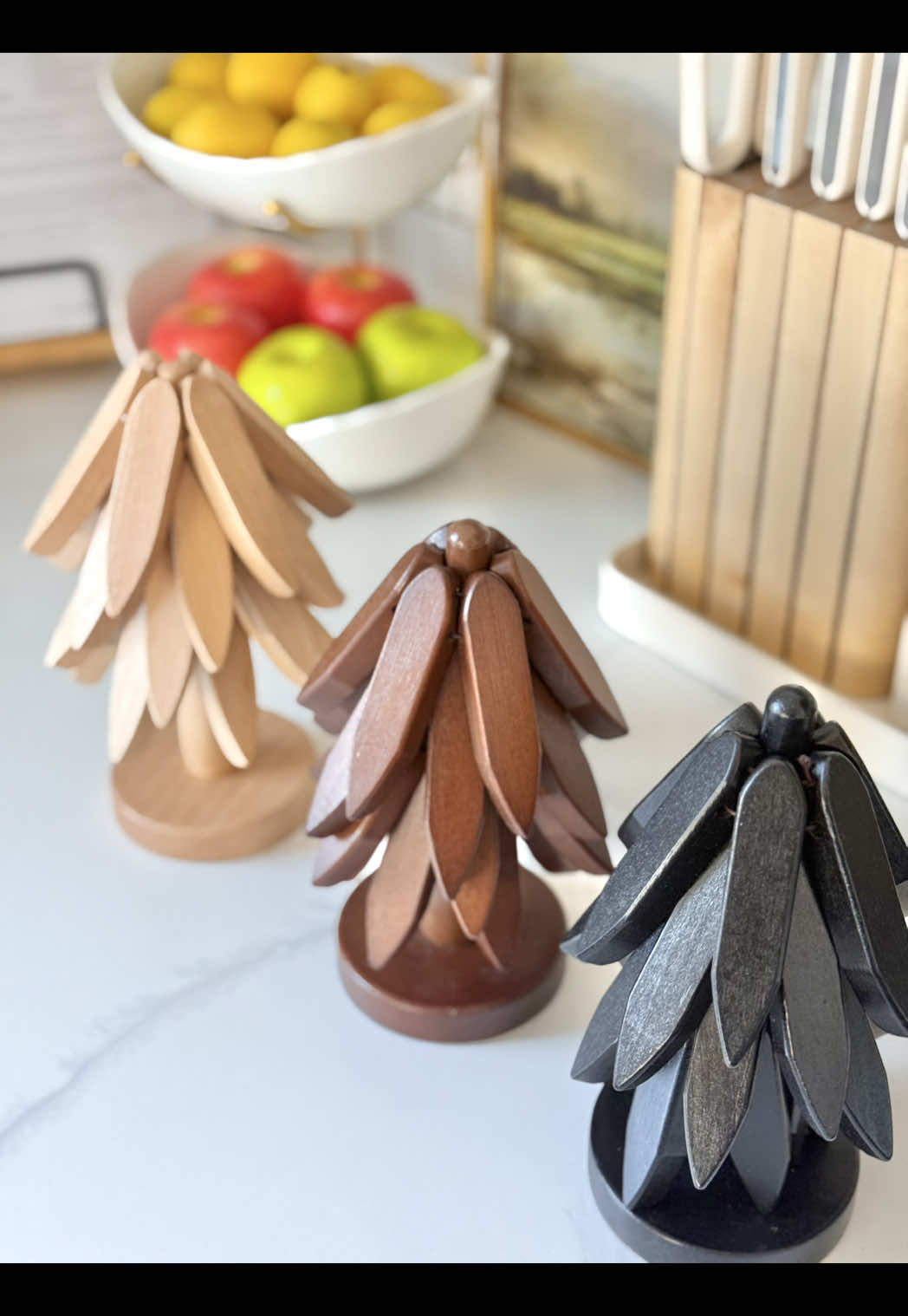 Gimme a kitchen gadget that protects counters AND looks good doing it 😍💅 #founditonamazon #amazonfavorites #amazonhome #holidayhosting #partyhostingessentials