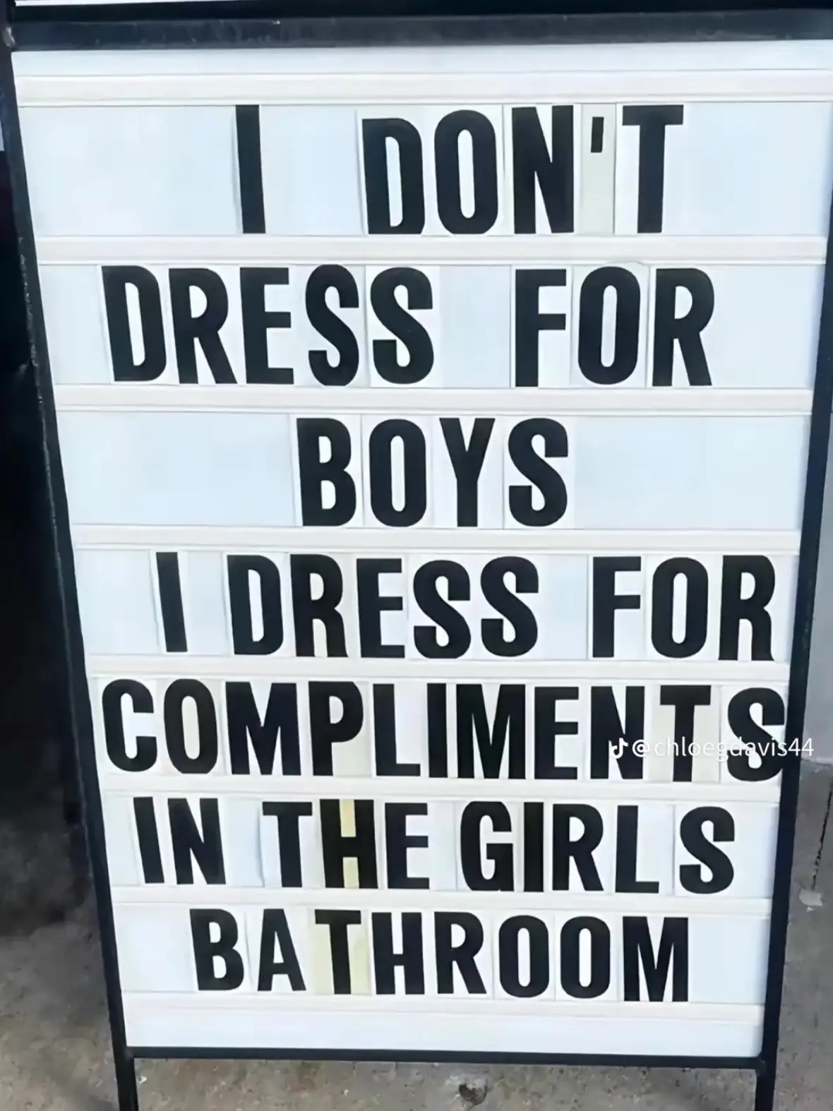 below average pics of some above average fits #fitcheck #outfit #girlsbathroom #compliment 