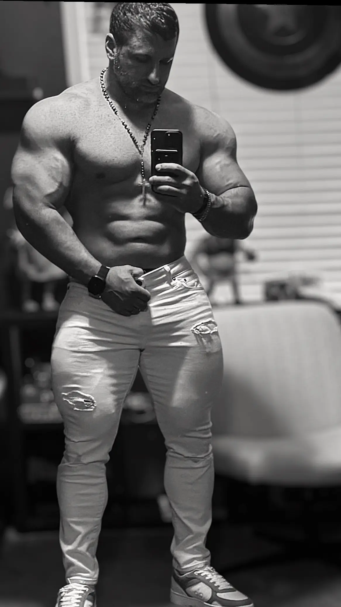 #BodyBuilder #IfbbPro #DaniYounan #Quads #Gains 