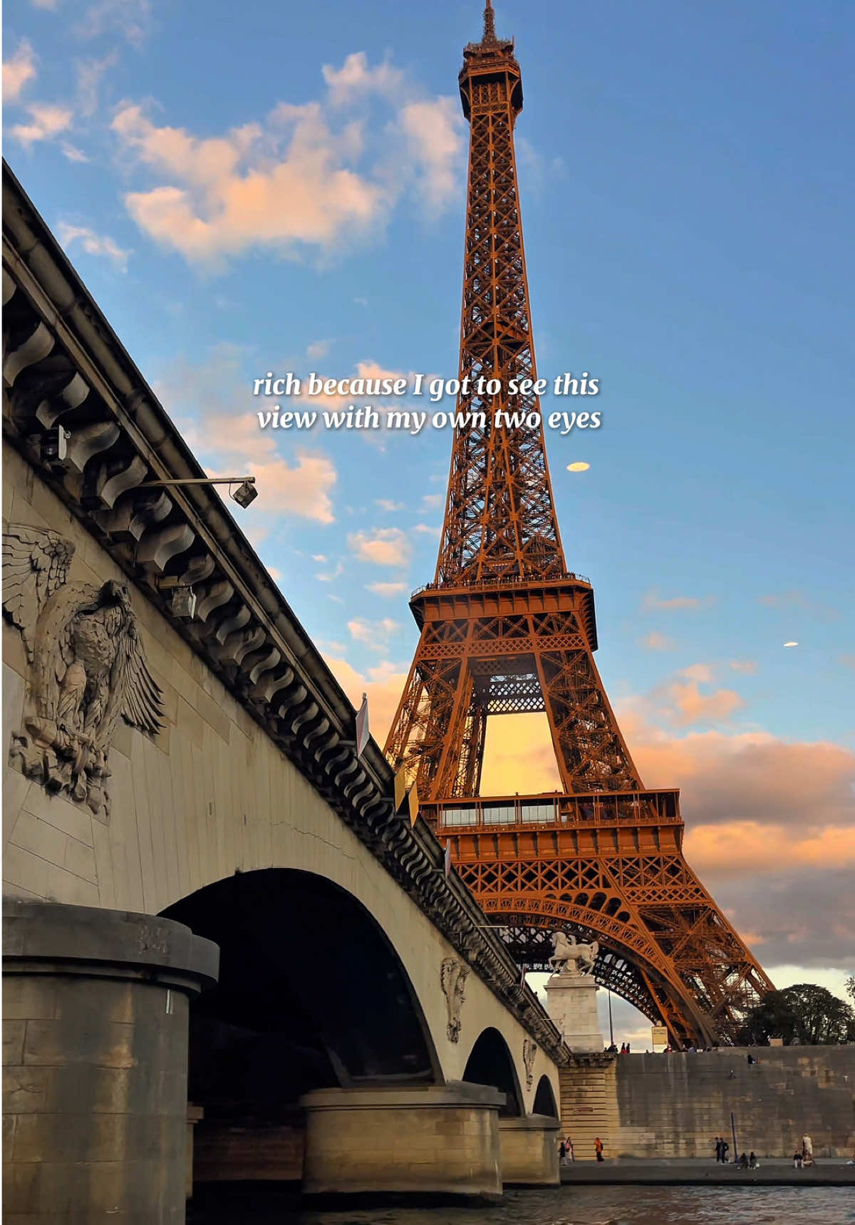 A sunset view that lives in my head rent free 😍🌅 #all4u #paris #traveltiktok 