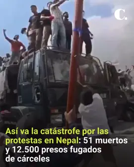 🚨 Al menos 51 personas murieron durante las violentas protestas que sacudieron Nepal esta semana, dijo la Policía este viernes en su último balance, mientras comienza a conocerse la magnitud del caos que derrocó al gobierno. ‼️ Más de 12.500 prisioneros que escaparon de múltiples cárceles en todo el país siguen prófugos, dijo el portavoz de la institución, Binod Ghimire. Las protestas empezaron el lunes en Katmandú y otras ciudades, contra la corrupción y la decisión del gobierno de bloquear las redes sociales. El primer ministro, KP Sharma Oli, anunció su dimisión el martes, durante una jornada marcada por los disturbios en la que manifestantes quemaron la sede del Parlamento, edificios del gobierno, un centro comercial y un hotel Hilton. Para más noticias, ingrese en ➡️ elcolombiano.com 📷: tomado de redes sociales #Noticias #Internacional