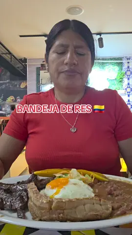 Este plato típico llamado  Bandeja de carne fue mi almuerzo despúes de correr la Media Maratón de Medellín 🇨🇴 #medellíncolombia #musicaayacucho #paratiktok♡  #videoviral #fypypf 