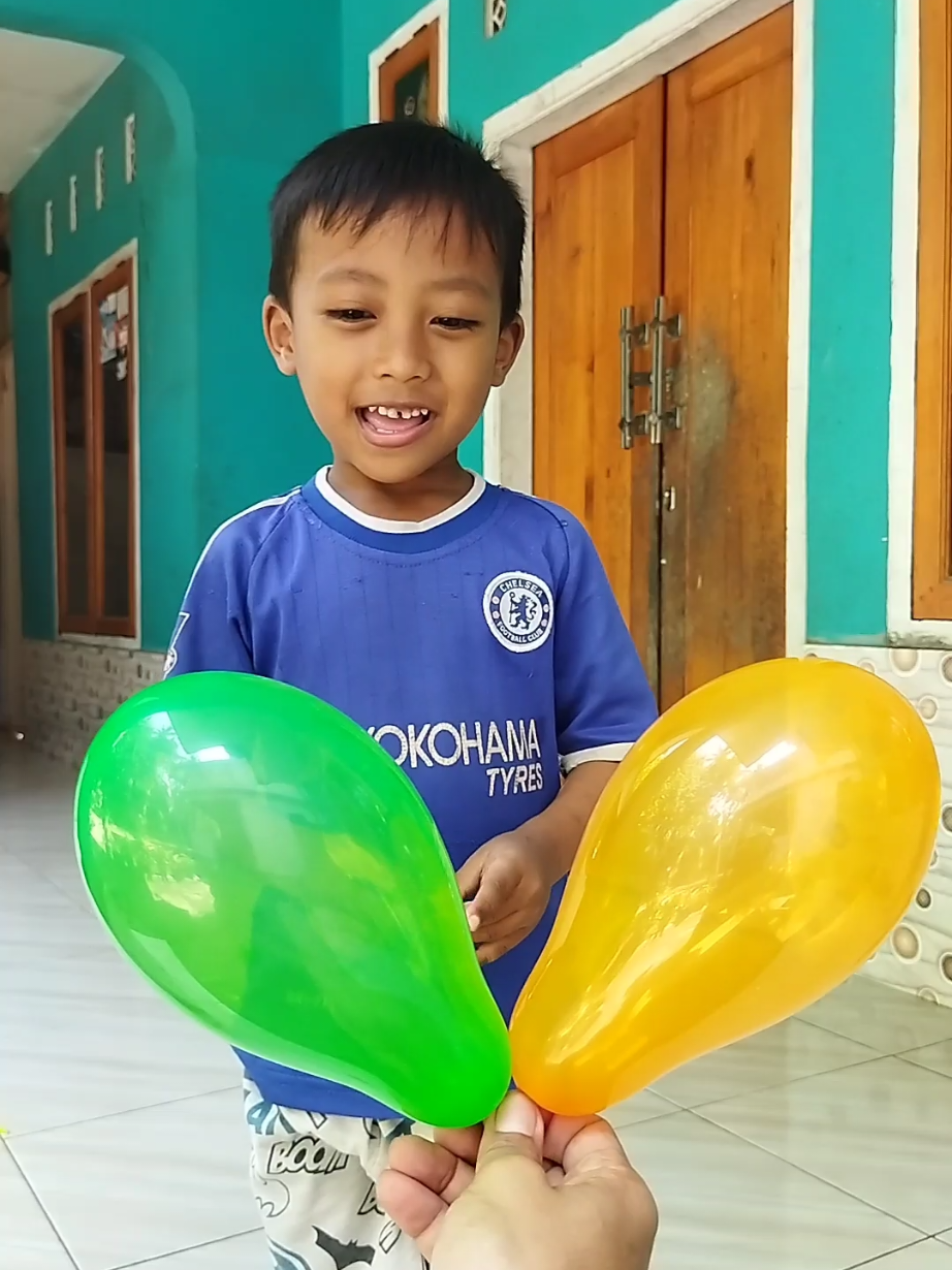 meletus balon hijau oren DOOR! 