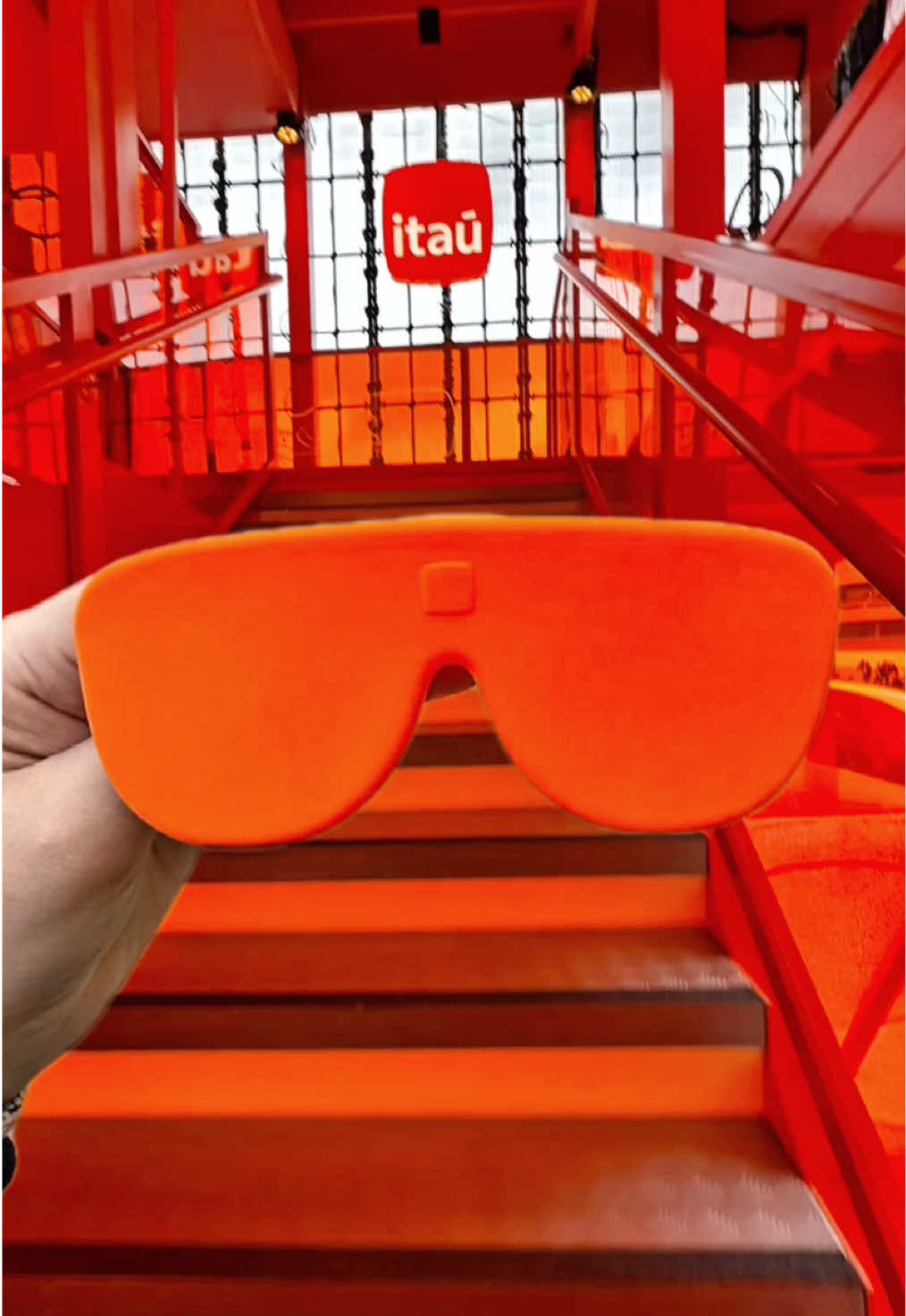 A experiência fica ainda mais incrível com a lente laranja do @itau. #TheTown2025 #Itaú