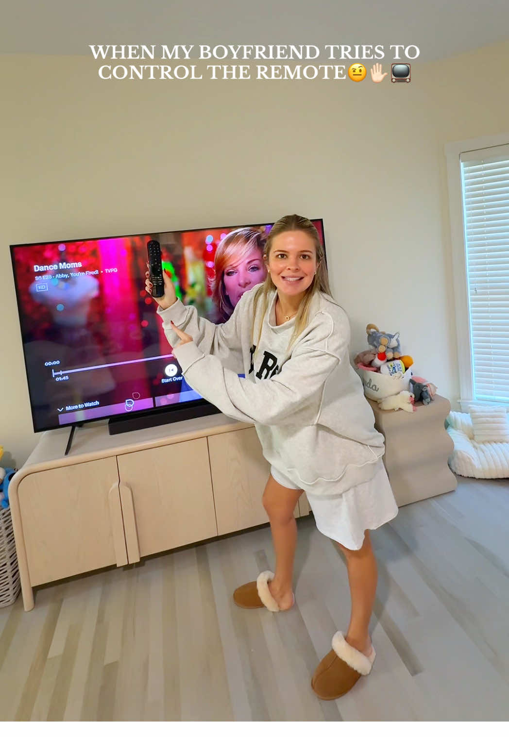 remotes are for GIRLS💅🏻😌💗 only my shows in this house #relatable #boyfriend #dancemoms #forthegirls #relationshiptok 