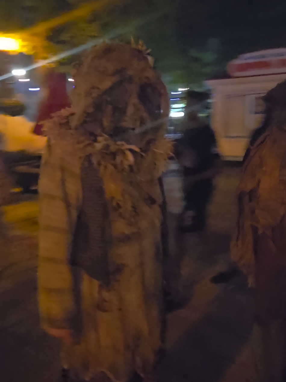 hey now, hey now, this is what bad dreams are made of or whatever Hillary Duff said #sixflags #frightfest #scary #hauntedhouse #halloween@sixflagsovertexas 