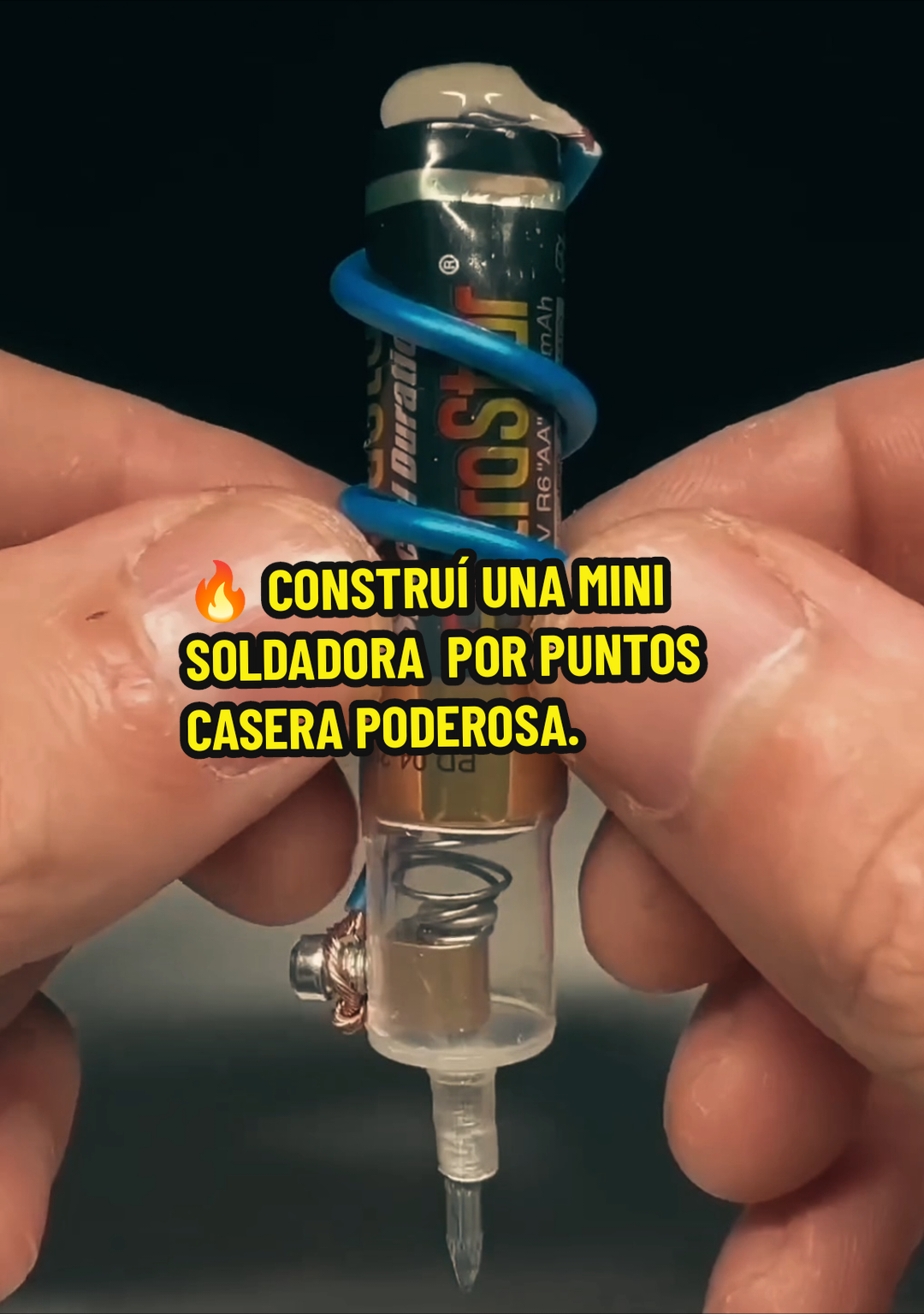 🔥 Construí una mini soldadora por puntos casera sorprendentemente poderosa, alimentada con una batería modificada 🔋. No es un juguete, ¡funciona de verdad! Ideal para pequeños trabajos DIY o emergencias. 💡 Guarda este video, nunca sabes cuándo podría ser útil. #MiniSoldadora #InventosCaseros #DIY #BricolajeElectrónica #proyectosútiles