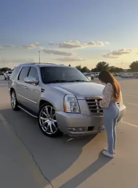 Pensé que era tú, y yo hasta el final 🥹#cadillacescalade #suelo #girltruck #fypシ #paratiiiiiiiiiiiiiiiiiiiiiiiiiiiiiii 