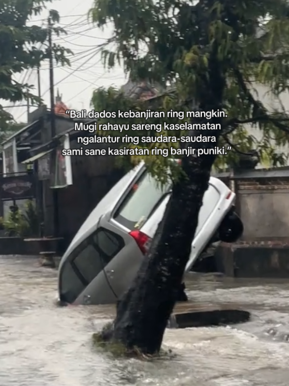 “Bali dados kebanjiran ring mangkin. Mugi rahayu sareng kaselamatan ngalantur ring saudara-saudara sami sane kasiratan ring banjir puniki.” #Banjirbali #bencanaalam #bali #banjirhariini #trending 