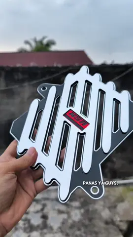 Bosan dengan tampilan radiator motor yang itu-itu aja?  Mau upgrade tampilan motor kamu jadi lebih sporty dan gahar?  Pasang Cover Radiator Sirip Vietnam ini! Didesain khusus untuk Motor Yamaha Nmax, Honda PCX, dll. cover radiator ini nggak cuma bikin motor kamu makin keren, tapi juga memberikan perlindungan maksimal. #coverradiator #sirip #aerovietnam #nsaperformance #coverradiatorvario 