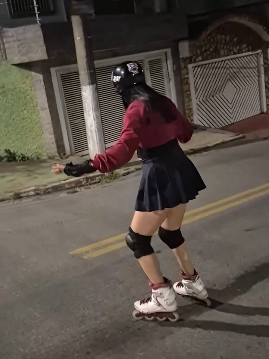 ainda to aprendendo a descer de patins kkkkk @PH @Yanca Mieko @Edinho Junior @jhones #CapCut  #patinsmesh #patinstraxart #equilibriopatins #descida 