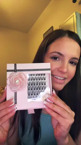 this set comes with everything you need for a new set of lashes!!