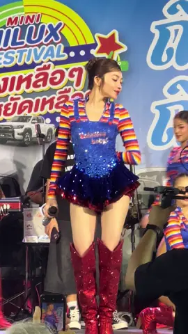 สวย #ชีเสิฟชุดใหญ่ไฟกระพริบ #TOYOTA BUZZ 🐝 เกษตร -นวมินทร์ #แอนอรดี #อรดีแบนด์ 